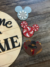 Load image into Gallery viewer, Mouse interchangeable seasons sign