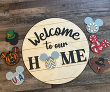 Load image into Gallery viewer, Mouse interchangeable seasons sign
